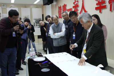 墨香浸潤(rùn)社區(qū) 名家引領(lǐng)藝術(shù)——書(shū)法家走進(jìn)青島社區(qū)開(kāi)展文化交流活動(dòng)